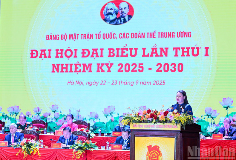 Standing Deputy Secretary of the Party Committee of the Viet Nam Fatherland Front and Central Mass Organisations Nguyen Thi Thu Ha delivers the draft political report. Standing Deputy Secretary of the Party Committee of the Viet Nam Fatherland Front and Central Mass Organisations Nguyen Thi Thu Ha delivers the draft political report.