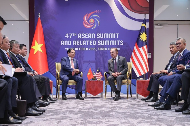 Prime Minister Pham Minh Chinh and Malaysian Prime Minister Anwar Ibrahim at their meeting in Kuala Lumpur on October 28 (Photo: VNA) pham-minh-chinh-4.jpg