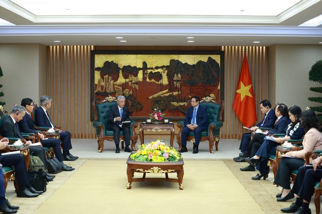 At the meeting between Prime Minister Pham Minh Chinh and President and Chief Executive Officer of Japan’s Mitsui &amp; Co Ltd. Hori Kenichi on November 27 in Ha Noi. (Photo: VNA)