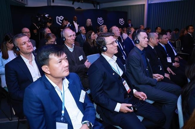 Delegates at the Viet Nam-Sweden Business Forum in Stockholm on June 12 (local time). (Photo: VNA) Delegates at the Viet Nam-Sweden Business Forum in Stockholm on June 12 (local time). (Photo: VNA)