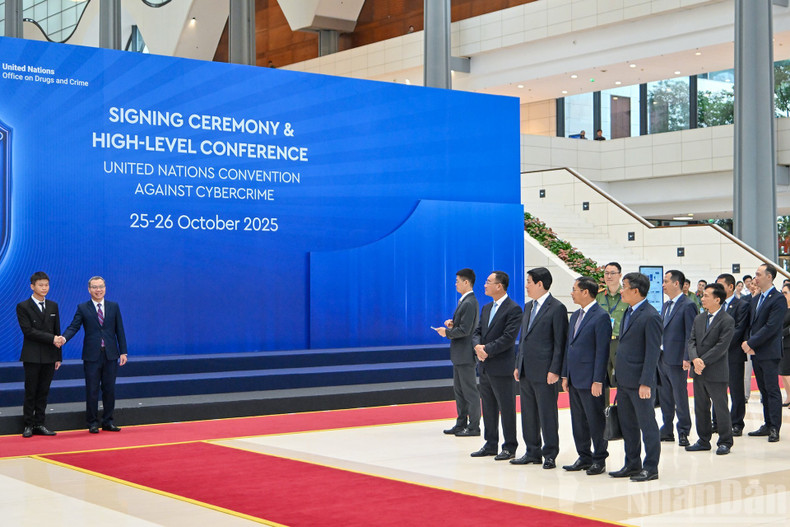 On October 23, State President Luong Cuong inspected preparations for the opening ceremony of the signing of the United Nations Convention against Cybercrime (Ha Noi Convention), scheduled to take place on October 25–26 at the National Convention Centre in My Dinh, Ha Noi. imageun-inspect.jpg
