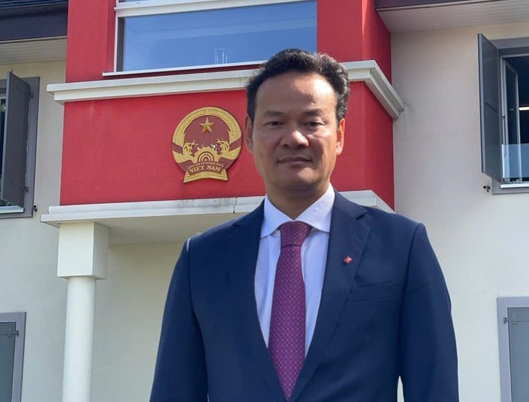 Ambassador Mai Phan Dung, head of Viet Nam’s Permanent Mission to the United Nations, the World Trade Organisation, and other international organisations in Geneva, Switzerlan daisumaiphandung1.jpg