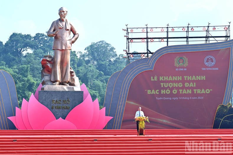 Party General Secretary To Lam delivered a speech highlighting the significance of the monument. tuyen-quang-5.jpg