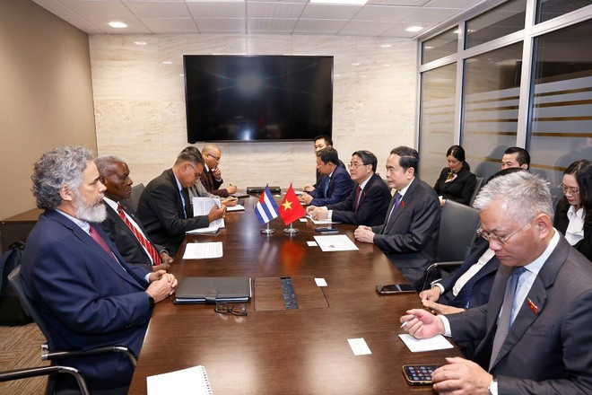 The two top legislators agree to strengthen the bilateral ties at their meeting in Geneva on July 30. (Photo: VNA) The two top legislators agree to strengthen the bilateral ties at their meeting in Geneva on July 30. (Photo: VNA)