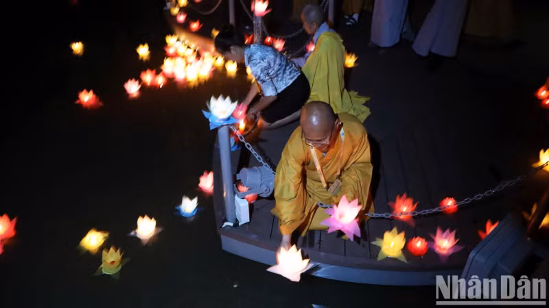 Thousands of lotus-shaped lanterns were gently released onto the still surface of the lake, accompanied by the resonant sounds of the bell and the spreading murmur of prayers.