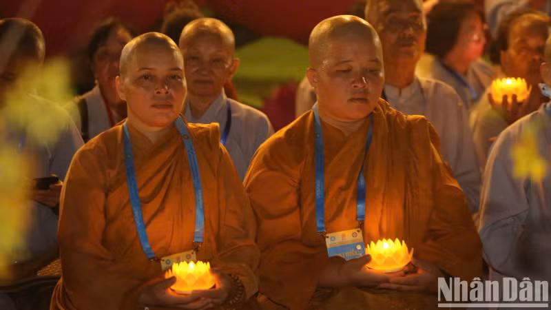 The festival began with a meditation ritual around the lake and chanting prayers led by venerable monks and nuns