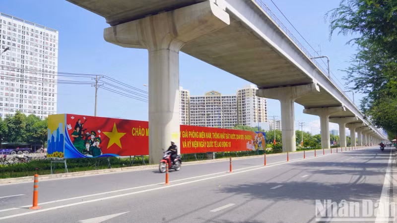 Nguyen Van Ba Street in Thu Duc City, is brilliant under Metro Line No. 1 Nguyen Van Ba Street in Thu Duc City, is brilliant under Metro Line No. 1