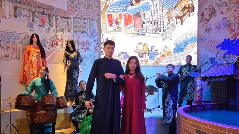 Traditional costume show at EXPO 2025 Osaka.