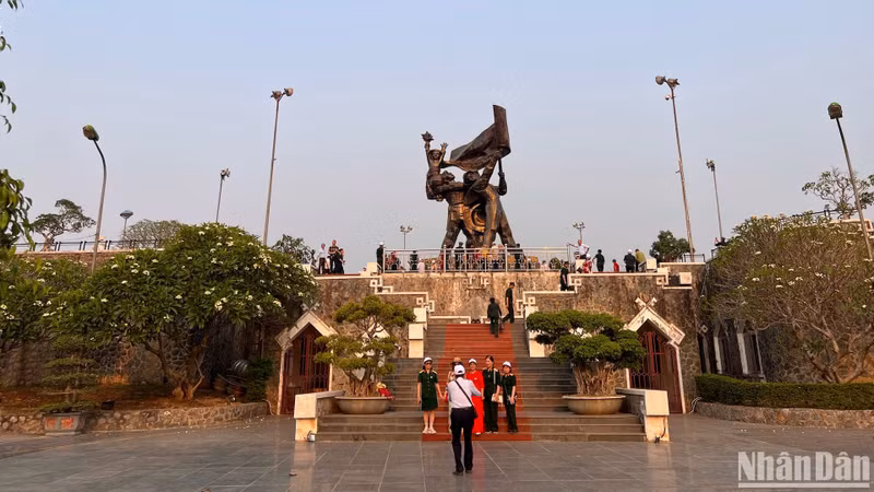 Dien Bien Phu Victory Monument (Photo: NDO) Dien Bien Phu Victory Monument (Photo: NDO)