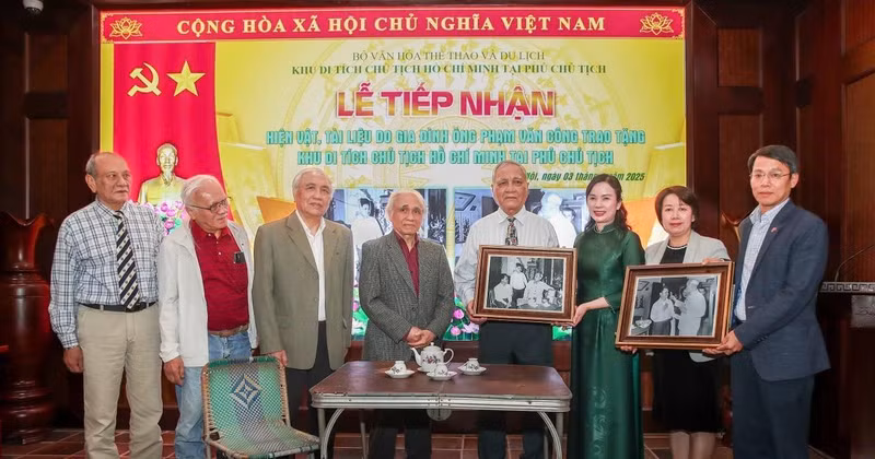 At the handover ceremony (Photo: VNA)