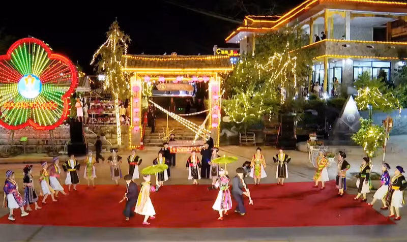 The H’Mong Khen Festival opens on the evening of April 24 in Dong Van Town, Dong Van District, Ha Giang Province