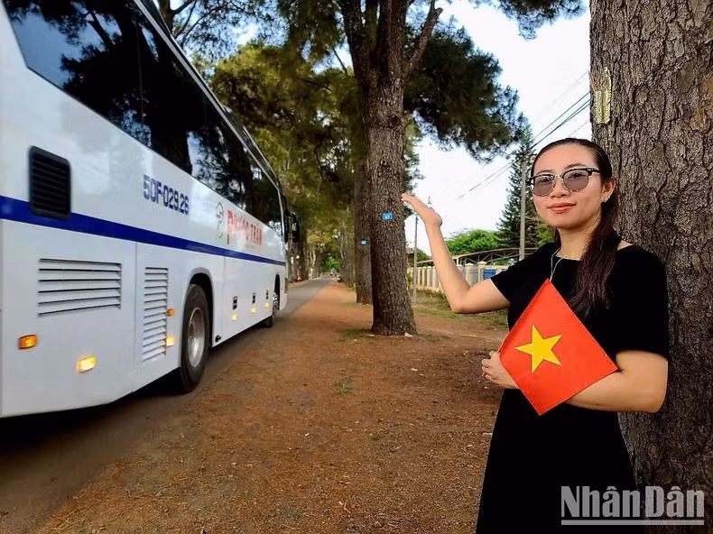 Locals warmly welcome tourists coming to visit and take photos.