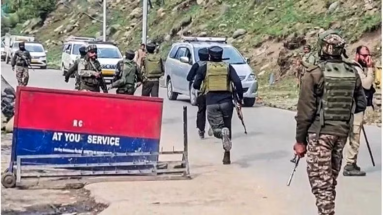 Indian security officers are deployed to the scene (Photo: ANI/VNA)