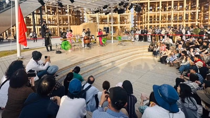 Audiences gather for Vietnam’s first outdoor cultural performance at EXPO 2025.