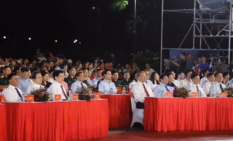 Party General Secretary To Lam, President Luong Cuong, Prime Minister Pham Minh Chinh, National Assembly Chairman Tran Thanh Man and other Party and State leaders attend the programme. (Photo: VNA)