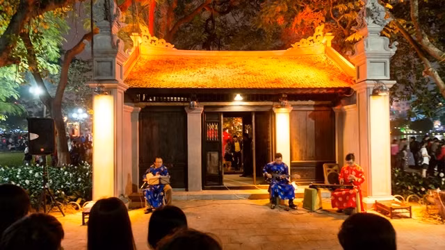 Hanoi walking streets – new hotspot for cultural activities and entertainment ảnh 3