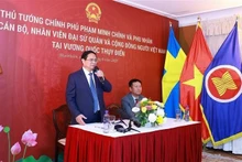 PM Pham Minh Chinh speaks at the meeting with staff of the Vietnamese Embassy and representatives of the Vietnamese community in Sweden on June 11. (Photo: VNA)