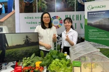 Hachi introduces smart greenhouse technology applied in agriculture at the launch ceremony of the national movement "The whole country competes in innovation and digital transformation" in April 2025.