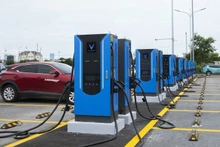 V-Green’s electric vehicle charging station was recently inaugurated at the Minh Khai parking lot, Cau Dien Street, Ha Noi. (Photo: NGUYEN NGHIA)