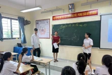 Review session for 9th-grade students at Tan Tien Secondary School, Chuong My District. (Photo: Quy Tung)