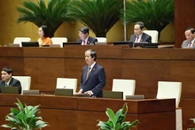 Minister of Education and Training Nguyen Kim Son provides clarifications and addresses issues raised by National Assembly deputies. (Photo: DUY LINH)