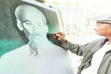 After half a century of painting Uncle Ho's portrait, artist Vo Dong Minh has completed the greatest work of his life. (Photo: DAI DUONG)