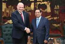 Prime Minister Pham Minh Chinh (right) and Russian Minister of Civil Defence, Emergencies and Disaster Relief Aleksandr Kurenkov at their meeting on March 5. (Photo: Nhan Dan)