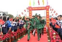 Young people of Hai Phong enthusiastically depart to join the military. (Photo: Dam Thanh)