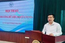 Nguyen Quyet Chien, Secretary-General of the Viet Nam Union of Science and Technology Associations, speaks at the workshop. (Photo: BICH LIEN)