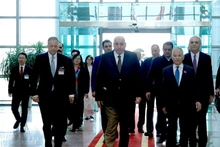 Speaker of the Jordanian House of Representatives Mazen Turki El Qadi (centre) arrives at Noi Bai International Airport in Ha Noi on February 2 afternoon. (Photo: VNA)