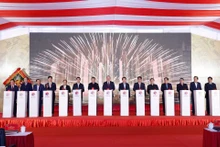 arty General Secretary To Lam (central) on January 28 attends the ground-breaking ceremony for the Truong Ha Boarding Primary and Secondary School in Truong Ha commune, the northern province of Cao Bang. (Photo: NDO)