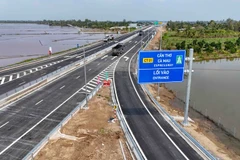 Entrance to the Can Tho–Ca Mau Expressway at the IC5 interchange in Vi Thuy commune, Can Tho city (Photo: VNA)