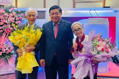Professor Tran Thanh Van and Professor Le Kim Ngoc are pictured with Deputy Prime Minister Nguyen Chi Dung.