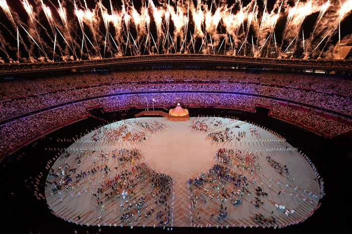 Tokyo Olympic Games 2020 opens with dazzling fireworks display ảnh 26