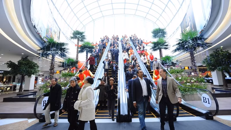 Vingroup opens second underground shopping centre ảnh 1