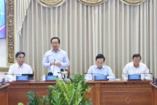 Ho Chi Minh City Chairman Nguyen Van Duoc speaks at the conference.