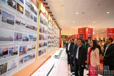 Permanent member of the Secretariat Tran Cam Tu inspects preparations for the 14th National Party Congress.