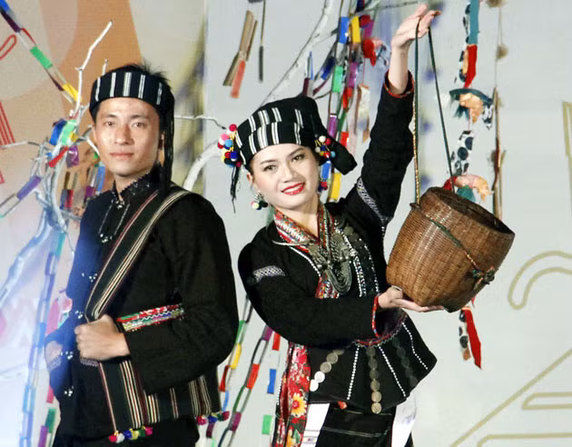 Vietnam’s diverse cultural characteristics reflected through traditional costumes ảnh 3