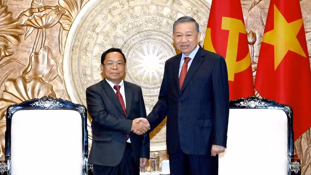 Party General Secretary and State President To Lam and Lao Deputy Prime Minister and Minister of Justice Khamphan Phommathat at the reception.