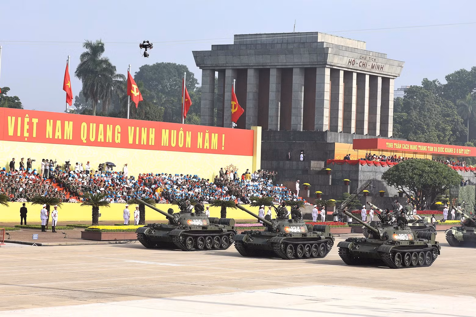 18-khoi-khi-tai-quan-su-hien-dai-tren-quang-truong-ba-dinh-trong-ngay-dai-le.jpg