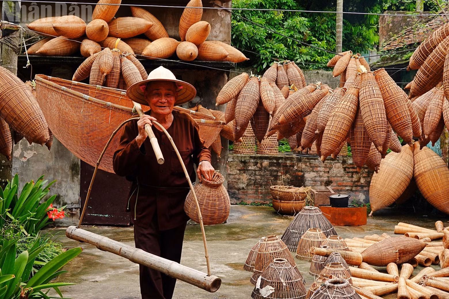 Many fishing tools are skilfully made from bamboo strips. (Photo: LINH VU)
