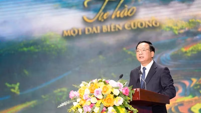 Head of the Party Central Committee Commission for Publicity Trinh Van Quyet speaks at the ceremony. (Photo: QUANG THO)