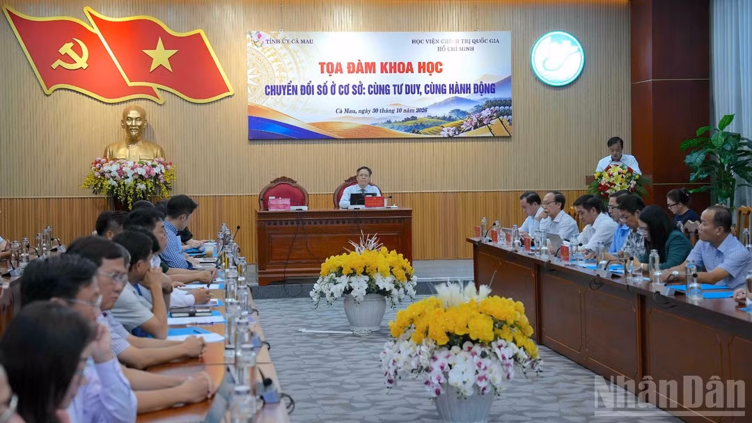 The seminar brought together management officials, scientist, and leaders from provincial departments and local government units in Ca Mau. (Photo: HUU TUNG)