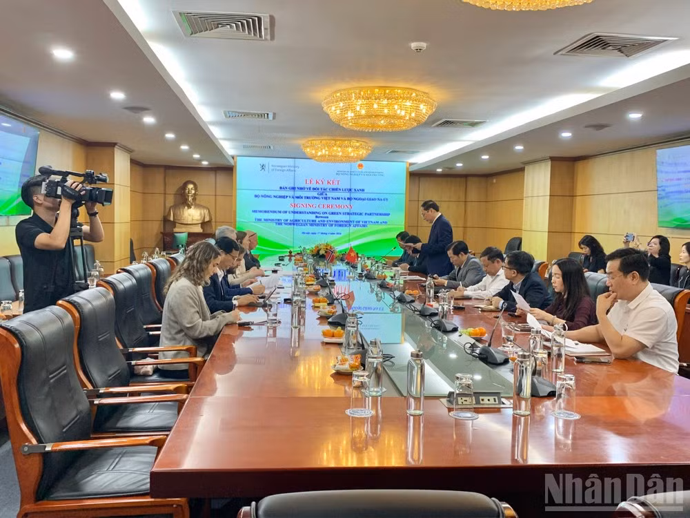 Viet Nam’s Ministry of Agriculture and Environment hosts and works with the delegation from Norway’s Ministry of Trade, Industry, and Fisheries led by State Secretary Ragnhild Sjoner Syrstad.