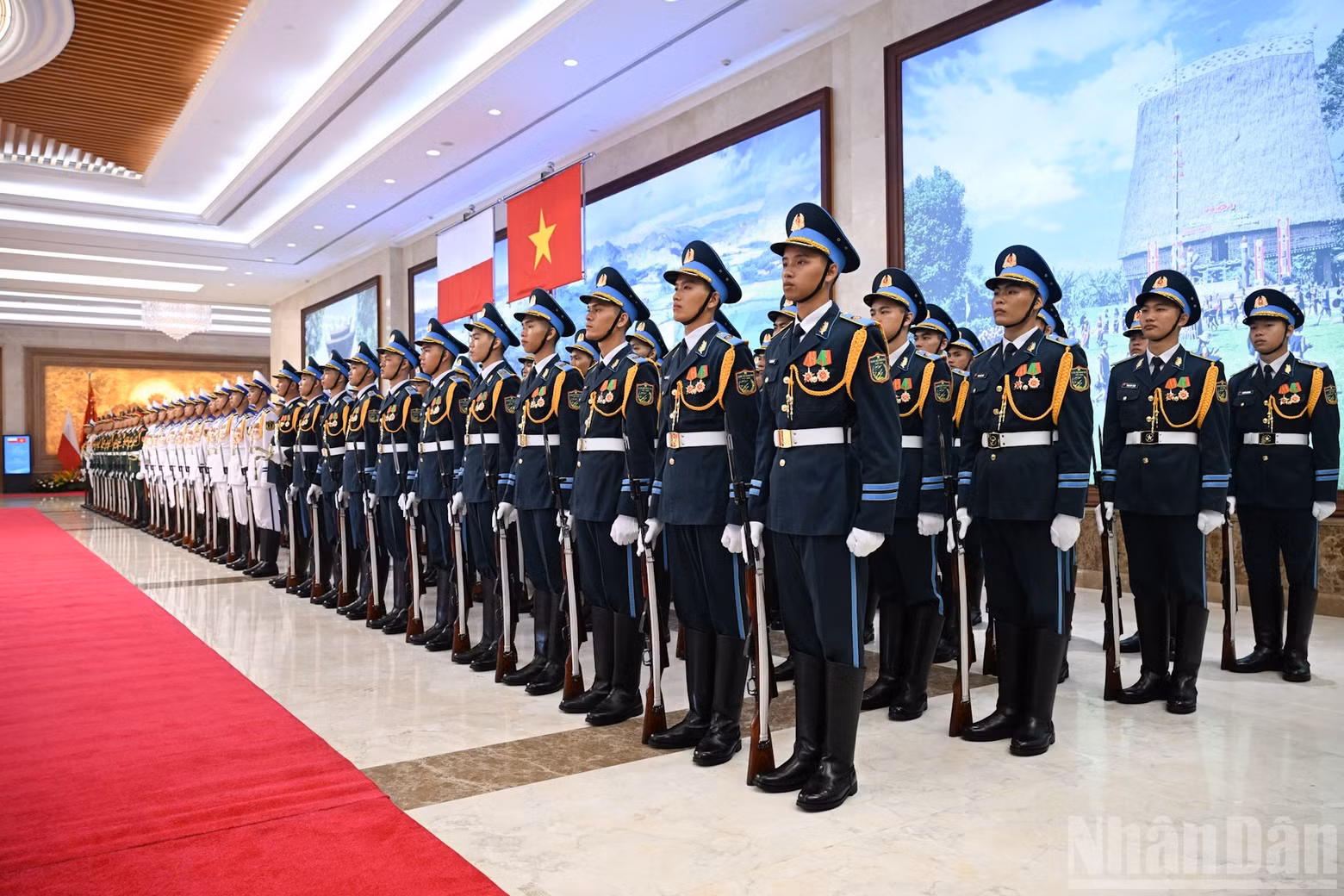 The honour guard of the Viet Nam People's Army at the welcome ceremony.