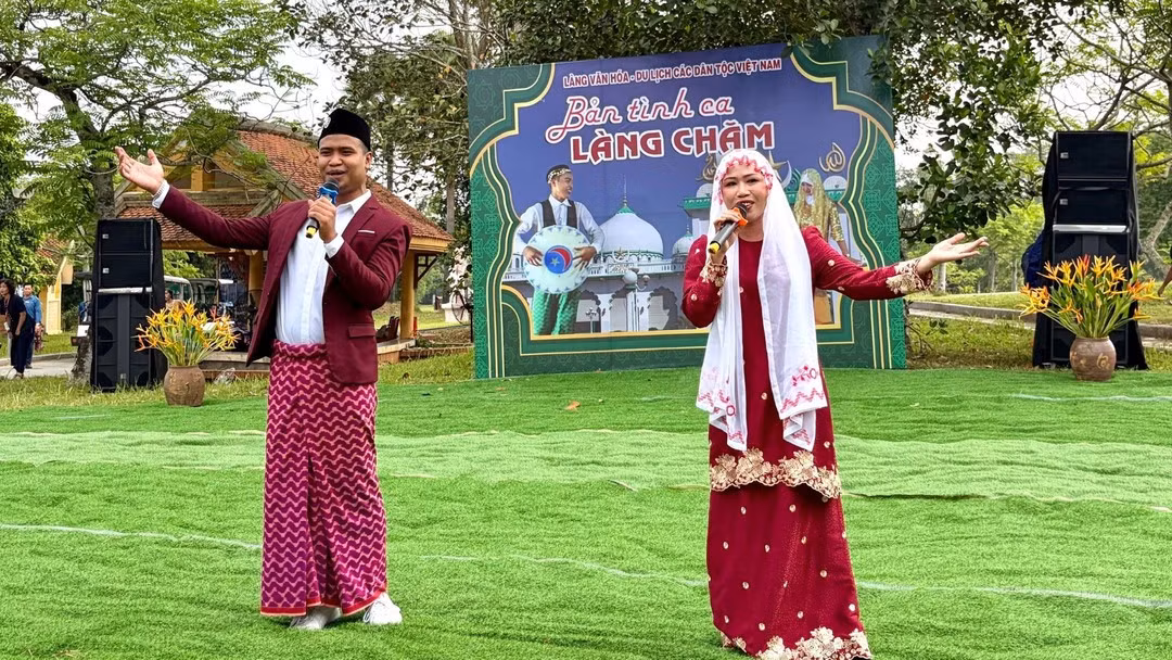 Artists perform at the cultural programme. (Photo provided by the organisers)