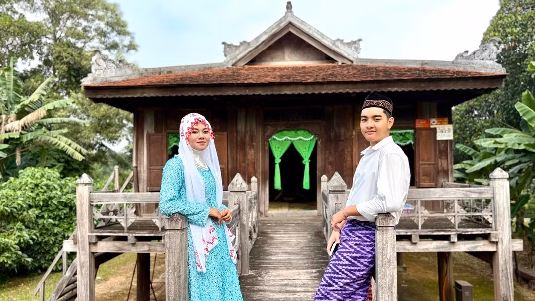 Traditional architecture and clothing of the Cham Islam community in An Giang. (Photo provided by the organisers)