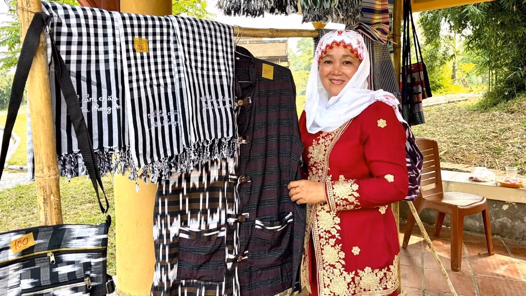 The area showcasing handicraft products. (Photo provided by the organisers)