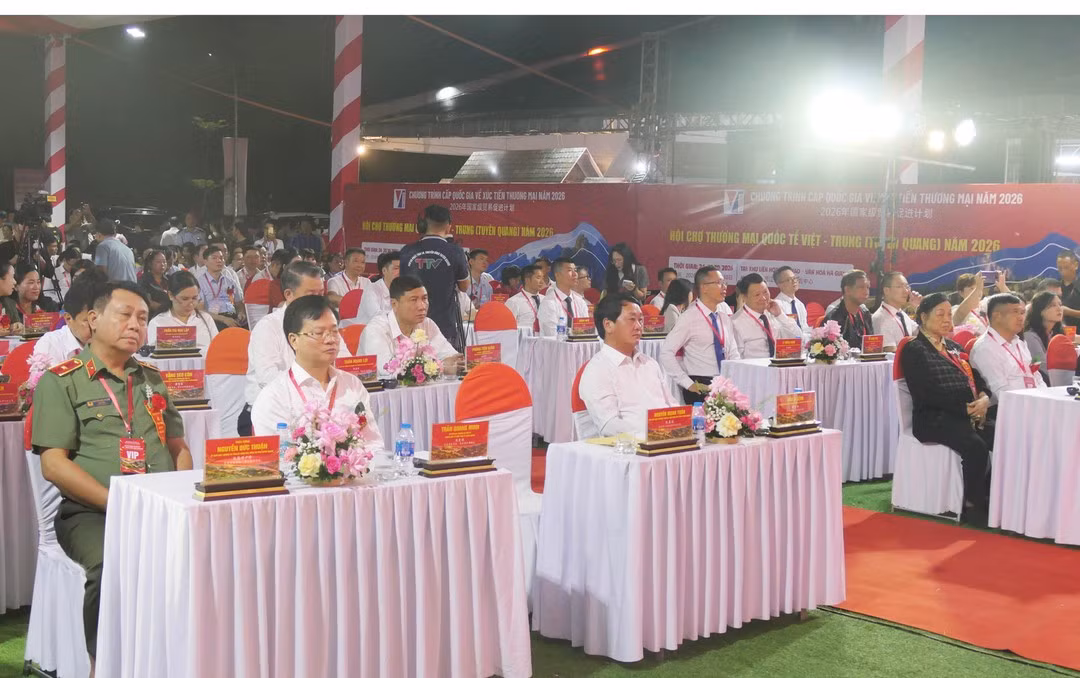 Delegates attend the opening ceremony of the Viet Nam–China International Trade Fair. (Photo: KHANH TOAN)