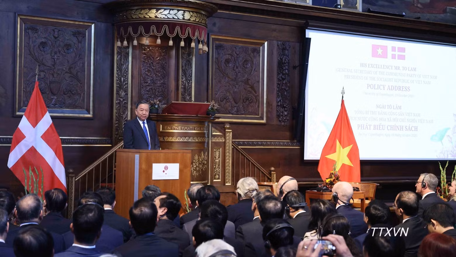 General Secretary and President To Lam delivers a policy speech at the University of Copenhagen, Denmark. (Photo: VNA)